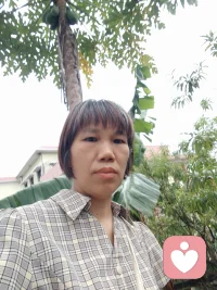 【当一个人被看见，她才有力气看见别人】

今天一位来访，一开场就迫不及待跟我分享她和她妈妈最近的改变

以前她一提起妈妈，全是怨气——“她根本没看见过我”“她根本不爱我”

今天她说：“老师，我现在能跟我妈聊很久了，而且我居然愿意听她把话说完了”

她说，她第一次听到妈妈讲她年轻时候的事，才知道妈妈也有那么多委屈、那么多不容易，不是不爱她，是妈妈自己都顾不上自己

“我以前觉得她欠我一个道歉，现在我觉得——她可能比我还缺一句，你辛苦了”

我听完这句话，挺触动的

一个人的委屈被看见了，他才有能力去看见别人的委屈，你被好好对待过，你才知道怎么好好对别人

关系的转机，往往从这里开始✨[玫瑰]
​