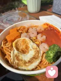 【给19岁-35岁的成长情书】

这一路，真的辛苦你了。

从年少时的懵懂，到现在面对生活的柴米油盐、情感纠葛，你真的撑了很久很久。

不管是19岁的情感纠结，还是25岁职场的压力，亦或是30+岁的迷茫。

每一个阶段的你，都值得被温柔以待。

不要因为一时的低谷，就否定自己整个人生。

这个世界虽然偶尔吵闹，偶尔不公，但总有人在偷偷爱着现在的你。

哪怕今天什么都没做成，只是好好吃了一顿饭，你也是值得被奖励的。

❤️ 如果你需要一个倾听者，来找我。愿你今晚被好梦包围，明天依然向阳而生。配图