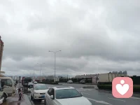 灰蒙蒙的天，像极了我们内心某一处小角落
像有些我们讲不出的事情
只要我们不去堆积不去扩大，终会迎来阳光
他只是生命的旋律，不是全部的过程
我愿意做那个陪你一起迎接阳光的人
大家好，欢迎来到小安倾听的世界配图