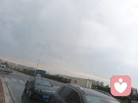 我们总习惯盯着自己的缺点，羡慕别人的生活，却忽略了自己独有的闪光点。你会心软，会坚持，会默默扛下很多事，这份善良与坚韧本就十分难得。接纳不完美的自己，你已经在认真努力生活了，这就足够了不起。