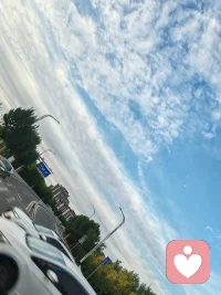中年的情感危机。婚姻里最怕的是习惯。
一方习惯的包容，一方习惯的付出，一方习惯的坦然接受，
其实每个成年人都知道。所有的事情双向奔赴才有意义。
家也是一样的，婚姻也是一样的。我们最容易忽略的就是身边亲近的人。总以为。对方可以理解，可以包容。但是我们恰恰忽略了对方也是活生生的人，也是有情绪的。两个人的感情重在沟通。有一方不断重复提起一件事情的时候，那是因为那件事情没有在根本上得到解决。既然是相爱的两个人。那有什么是不能解决的呢？如果你也有这方面的困扰。那么欢迎你来到小安倾听的世界，和我聊聊。