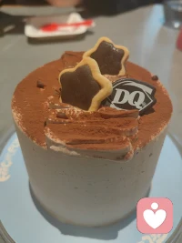 第一次吃冰淇淋蛋糕哦！配图