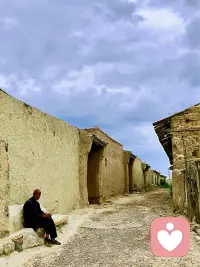 曾经一度不理解老人晒太阳，一坐就是半天，长大了才明白，目之所及皆是过往，心之所想皆是回忆，眼之所看皆是遗憾。那些你放不下的人和事，岁月都会替你轻描淡写。配图
