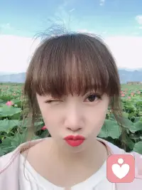 人生就像一本书，翻开是故事，合上是回忆，谁都不完美。生活嘛，适合自己的就是最好的，不嫉妒、不攀比、不强求，各有渡口，各有归舟，认真做个快乐的普通人就好。配图