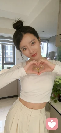 每一份心事都值得被尊重，每一种情绪都值得被看见。
 
不必因为难过而自责，不必因为脆弱而羞愧，也不必把所有情绪都悄悄藏起来。开心可以张扬，委屈可以流露，迷茫可以诉说，崩溃也值得被接纳。
 
情绪从没有高低对错，每一种感受都是真实的你。不用假装坚强，不用刻意懂事，不用强迫自己立刻好起来。
 
在这里，你可以放心做自己。我会认真倾听，温柔接住，不评判、不否定、不催促。让每一份藏在心底的心事，都有处可去；让每一种不被看见的情绪，都被好好安放。配图