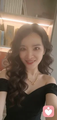 愿你醒来，烦恼清零，快乐满格。
把昨夜的疲惫与不安都留在梦里，
带着一身轻松，迎接崭新的晨光。
愿你心里有光，眼里有笑，
不被琐事困扰，不被情绪左右。
好好爱自己，慢慢生活，
今天的一切，都朝着温柔与美好走去。配图