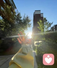 成年人的世界，只筛选不教育，往后余生，请收起你泛滥的好心，只留下精准的善良。把时间留给同频的人，其余的，礼貌退场。配图