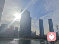 我始终认为命虽不能改，但运可以自己修。
就像手里的牌早已发完，怎么出牌、何时出牌，却全由你自己决定。
 
你无法选择出身的起点，却能选择每一步要走的方向；
你无法阻挡风雨的降临，却能选择撑起伞、或是在雨中奔跑。
 
所谓“造运”，从来不是逆天改命，而是在既定的底色上，
用每一次清醒的选择、每一份踏实的努力、每一次跌倒后的爬起，
慢慢铺就属于自己的路，把“偶然”活成“必然”，把“被动”活成“主动”。
 
命运从不是写死的剧本，而是你亲手写下的故事——
你今天的每一个念头、每一个行动，都在为明天的“运气”添砖加瓦。配图