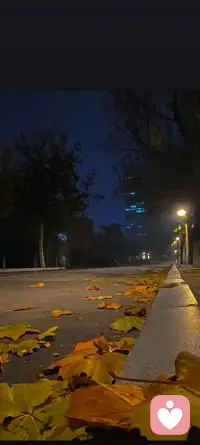 嫉妒其实是内心价值的一面潜意识镜子。它能精准地照出你真正渴望、却尚未得到的东西。病态的嫉妒指向毁灭他人，而健康的嫉妒则指向自我探索。当你感到酸涩时，说明对方身上拥有你认同且追求的特质。与其在内耗中沉沦，不如承认这份渴望，将其转化为进化的燃料，看清自己真正想要跃迁的方向。配图
