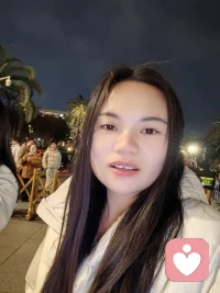 擅长倾听：情感困扰、婚姻家庭、工作压力、人际矛盾、自我内耗等。
说话温和有耐心，会认真回应、好好共情。
保密至上，真诚陪伴，帮你把心里的疙瘩慢慢解开。配图