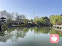 很多时候，我们缺的不是道理，而是一个愿意倾听的人。不用伪装，不必逞强，把心事慢慢说，我认真听。愿你被温柔拥抱，与自己和解