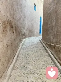 实不相瞒，我挺想你呢，但能克制住 ,成年人最体面的告别方式 ,大概就是 ，我的最后一条消息你没有回 ，而我也默契的，没有再发 。配图