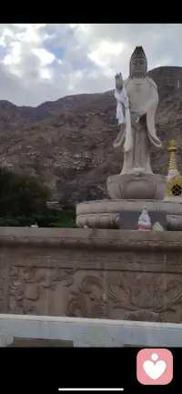 我不介意你的过去，但是我介意你的过去还没有过去。配图
