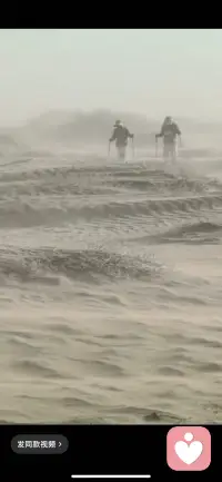 竹篮打水并没有一场空，至少竹篮变得干干净净，如果我的生活一地鸡毛，那就把鸡毛捡起来做成鸡毛掸子，如果背后有人议论你，说明你已经走在了他们前面，人并非要往上走，也可以四处走走，生活一眼望到头，说明你视力好，我们来到世上 赤裸裸得，到什么都是赚的，生活没有败笔笔笔都是天意配图
