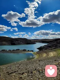 你爱上一个无法在一起的人，你才能真正体会到什么叫做无能为力。时而欢喜，时而心痛，明知没有结果，心却难以自控，明知应当放手，却又难以割舍。有一种爱，嘴上说不再联系，可心底却无时无刻不在思念。而在想念的时候，我们又强忍着不联系。原来，不管多难都可以重逢，那是电影；一不小心就再也不见，才是生活！配图