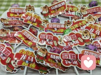 不必急着成为谁，也不用勉强自己发光。
你安安静静、认认真真生活的样子，
就已经很珍贵，很值得被温柔以待。
慢慢来，你很好，一切都会顺顺利利。