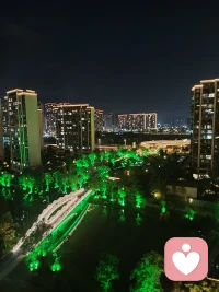 你不用总是很坚强，也不用事事完美。
累了就停一停，难过就哭一会儿。
我在这里，安静倾听、温柔接住。
你的委屈、焦虑、迷茫、疲惫，我都懂。
做你最安全的情绪出口。配图