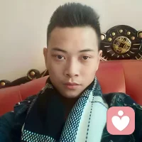 心情不好的时候，就这么想，会好受很多：
 
1. 允许自己难过
不用逼自己立刻开心，情绪来了就待一会儿，它总会走的。
2. 这件事，一年后还重要吗
大多让你崩溃的事，放长远看，都只是小事。
3. 已经发生的，改不了
纠结过去只会内耗，能做的只有接下来怎么过。
4. 你不用做到完美
累了就歇，错了就认，不用对自己那么苛刻。
5. 不是你不够好
只是刚好不顺，不代表你不行，更不代表一直会这样。
6. 先顾好自己
吃饭、睡觉、喘口气，比硬撑重要一万倍。
7. 慢慢来就好
不用立刻好起来，今天比昨天稍微舒服一点，就是进步。
 
实在难受的时候，就对自己说一句：
我已经很努力了，先放过自己一会儿。
 
需要我陪你说说话，或者给你几句能直接安慰自己的短句吗？配图