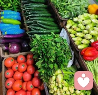 一个家最大的福气，不是钱多钱少，而是人心齐不齐。
日子苦点没关系，家人健康平安就好；
生活累点也无妨，彼此心疼体谅就够。
最怕的是，家里有一个永远拎不清的人。
对谁都好，就是对老婆孩子不好；
对谁都包容，就是对最亲的人苛刻。
 
外人的情绪他小心翼翼照顾，家人的委屈他视而不见；
外人的请求他从不拒绝，家人的依靠他从不给予。
久而久之，妻子寒心，孩子胆怯，家里没有一点温度。
夫妻不同心，家庭必冷清；男人不护家，日子难长久。
 
真正有担当的男人，懂得先安内再安外。
不讨好无关的人，不委屈最爱的人；
不拿家人的体面换面子，不拿伴侣的真心当理所当然。
心向着家，劲往一处使，爱给最亲的人，
这样的家庭，才能越过越旺，越来越暖。配图