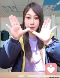 心里藏着太多话，不敢跟家人说，怕他们担心；不敢跟朋友说，怕被当成笑话；深夜里独自崩溃，天亮后又假装坚强。其实你不用一直硬撑，我是专业心理倾听师，愿意安安静静听你说所有心事，不评判、不打断，给你专属的情绪出口。配图