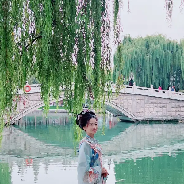 卿妍倾听