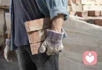 看世人慌慌张张，不过图碎银几两；
奔碌半生，换三餐温饱，一身风霜。
可若无这碎银，连清风明月都难赏。
别嘲笑这“慌慌张张”，为的是家庭的责任与担当。