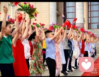中美携手，共创辉煌。
大国风范，礼仪之邦！