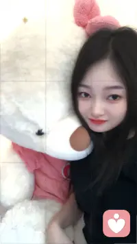 我想做你情绪的避风港，不催促，不评判，温柔倾听，默默陪伴。
你可以放心脆弱，尽情倾诉，不用假装坚强，不用刻意懂事。
我会安安静静听你说，接住你的所有委屈与疲惫，
告诉你：没关系，我在