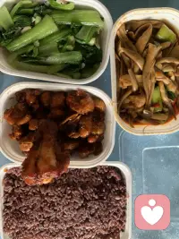 再深的难过、再难的煎熬，都只是人生的一段路过。当下觉得跨不过去的坎，往后回头看，都会慢慢变淡。时间从不治愈，但会慢慢抚平所有委屈。配图