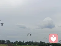 今天吃过午饭休息片刻就出发，想要尽快走到昨天返回的点好继续走昨天最终想去的地方。因为昨天走过，自以为很有把握，没有用导航，而是凭着印象往目标前进，结果花了好长时间也没有找到昨天的那个返程点，有些迷糊了，还是用了导航才找到。回程时很快看到一个非常醒目的建筑，才弄清楚，原来这个地方离家的位置好近啊！原来我们一直在家附近游走而已，不由感慨，有时候记忆也是会欺骗我们的！