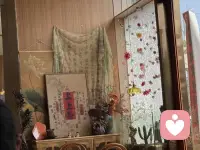 每次过年回老家，总能被同一句话问烦：
有没有男朋友啊？别嫁那么远啊。

其实我知道，她们大多是好心，是长辈式的操心。
可听多了，还是会有点无奈。

我的人生节奏，我自己在走；
我想嫁什么样的人、嫁多远，
也只有我自己最清楚。

不是不领情，只是希望：
多一点理解，少一点盘问；
多一点尊重，少一点说教。

我会好好生活，也会好好选择