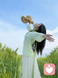 每一种情绪都值得被认可。你不需要为不开心找理由，也不需要为脆弱道歉。那些说不出口的委屈、压了一天的疲惫、无人理解的孤独——它们都值得被看见。如果你累了，我在这里。不用解释，不用假装。点个头像，就能开始。我安安静静，听你说。配图