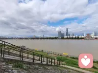 你对这个世界的爱，可能是一场单恋，先爱己吧。