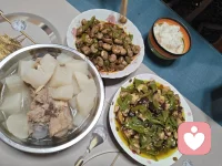 忙碌了一天，晚饭时间到，有看上的，放心来吃配图