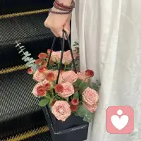 欢迎光临回声小屋。 我是你的专属倾听师。 在这里，你可以卸下防备，说出那些无法对旁人言说的心事。 我会用全部的耐心与专注，接住你的情绪，理解你的感受。 我们不急于寻找答案，只是让情绪被看见、被安放。 （私信请尽量详细描述你的困扰，我会用心阅读并回复。非营业时间留言，我会在次日尽快回复。）