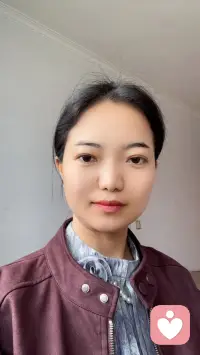 允许情绪流动，接纳不完美的自己。不必强迫自己坚强，偶尔脆弱也没关系，我一直在这里，陪你和自己好好和解。