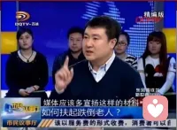 19:07
47:24
家庭是孩子成长的载体_心...

经验详情
18岁，高三男生，玩游
戏不学习，考试焦虑。

一咨询经过一
了解情况:
一、和父母进行会
谈了解情况，家庭条件都
很好，父母都是高级知识
分子，独生子，从小娇生
惯养，衣食丰足。
二、主要问题是学
习不用功，玩游戏不听
话，考试之前就焦虑，总
请假不上学。
辅导过程：
、活到哪天都不一
到哪
定呢？不用谈学习。这个
话题确实很沉重，孩子的
内心当中有许多委屈，也
很自卑。所以内心压力特
别大，也表现的很暴力。
、虽然家庭条
件很好，但是一点儿也不
觉得自己快乐，花钱很方
便，但是得不到父母的理
解和支持。
（二）、有一个表
哥相对来说挺懂事
的，家里人无意之间拿他
俩相比，让他非常不爽，
觉得自不够好。
（三）、在学校和老
师对着干，经常和同学们
打架，谁不顺他的意就和
谁打架。
和他产生共
情，站在他的角度帮助他
分析人际关系，处理和老
师同学的关系。
愤怒。
三、用催眠意象方
法，处理他内心的压抑
四、和父母交流孩
子的心理状态，以及孩子
心理问题形成的前因后
果，澄清孩子在不同的成
长阶段，父母要用不同
的方法和方式应对，此
时孩子已经进入了心理
成长的半成熟期，这个时
候不能用强制的方式，
只能因势利导，陪伴着孩
子应对学校的各种困
难，让孩子能够学会处理
事物的能力，不像个木偶
一样。无论处理的好与
坏都能得到家长的支持
和谅解。
五、把孩子的心
气捋顺了，家庭关系通
过父母的理解和改变得到
了改善。孩子的心情慢慢
的爽朗起来，学习也慢慢
的纳入日程。
六、通过孩子的不
断进步，父母非常开心，
也在不断的参与改变，开
始修正夫妻间的关系和两
个人的人格了。
七、孩子健康成
长，积极学习，家庭和
谐美满，夫妻两人的工
作生活都得到了很大
的改善。
一经验感想一
家庭是孩子成长的实
验室，能否培养出一个好
孩子，家庭的环境理念至
关重要，父母的人格也同
样重要。觉得自己孩子不
满意的家长，赶紧来修正
一下。配图