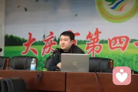 19:07
47:24
家庭是孩子成长的载体_心...

经验详情
18岁，高三男生，玩游
戏不学习，考试焦虑。

一咨询经过一
了解情况:
一、和父母进行会
谈了解情况，家庭条件都
很好，父母都是高级知识
分子，独生子，从小娇生
惯养，衣食丰足。
二、主要问题是学
习不用功，玩游戏不听
话，考试之前就焦虑，总
请假不上学。
辅导过程：
、活到哪天都不一
到哪
定呢？不用谈学习。这个
话题确实很沉重，孩子的
内心当中有许多委屈，也
很自卑。所以内心压力特
别大，也表现的很暴力。
、虽然家庭条
件很好，但是一点儿也不
觉得自己快乐，花钱很方
便，但是得不到父母的理
解和支持。
（二）、有一个表
哥相对来说挺懂事
的，家里人无意之间拿他
俩相比，让他非常不爽，
觉得自不够好。
（三）、在学校和老
师对着干，经常和同学们
打架，谁不顺他的意就和
谁打架。
和他产生共
情，站在他的角度帮助他
分析人际关系，处理和老
师同学的关系。
愤怒。
三、用催眠意象方
法，处理他内心的压抑
四、和父母交流孩
子的心理状态，以及孩子
心理问题形成的前因后
果，澄清孩子在不同的成
长阶段，父母要用不同
的方法和方式应对，此
时孩子已经进入了心理
成长的半成熟期，这个时
候不能用强制的方式，
只能因势利导，陪伴着孩
子应对学校的各种困
难，让孩子能够学会处理
事物的能力，不像个木偶
一样。无论处理的好与
坏都能得到家长的支持
和谅解。
五、把孩子的心
气捋顺了，家庭关系通
过父母的理解和改变得到
了改善。孩子的心情慢慢
的爽朗起来，学习也慢慢
的纳入日程。
六、通过孩子的不
断进步，父母非常开心，
也在不断的参与改变，开
始修正夫妻间的关系和两
个人的人格了。
七、孩子健康成
长，积极学习，家庭和
谐美满，夫妻两人的工
作生活都得到了很大
的改善。
一经验感想一
家庭是孩子成长的实
验室，能否培养出一个好
孩子，家庭的环境理念至
关重要，父母的人格也同
样重要。觉得自己孩子不
满意的家长，赶紧来修正
一下。配图