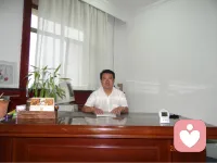 认知倾向调查


     一、当只有一个提升的位置时，你和几个同志的条件都差不多，但是这个位置最后被别人得到了，你怎么想？
     二、你把你总资产的百分之二十，投资给一个朋友的公司，你不参与经营，但是几年下来，基本赔光了，你将怎么想，怎么办？
     三、你觉得你的配偶怎样，是否很满意？她还需要再哪些方面改变？
     四、你对你的父母是什么样的感觉？你的父母和其他父母比起来有哪些不足？
     五、对你的孩子怎么评价？希望他（她）将来成为什么样的人，你要求他（她）现在应该怎么做？你最不能接纳的是什么？
     六、婚外的异性对你有意思，而且也是你喜欢的类型，你将怎么处理？
     七、当你做一件事情，被别人误会了，你会怎么办？当你解释后别人仍不理解你时怎么办？你的情绪会怎么样？
     八、你看到别人领着一只宠物（可能是狗、猫，猪、还可能是其他动物）非常亲昵，爱称儿子。你会有什么样的情绪反应？
     九、当你用了半个月的工资，买了一件衣服。穿了几天发现它是假货时你会怎么处理？如果你去找商家，商家告诉你他是按厂家定价销售，如有问题得找厂家，这时你怎么处理？
     十、当有个老人，遇到困难向你求助时，你会怎么做？
     根据求助者对以上这十项内容的回答，咨询师可以和求助者一同分析求助者的价值观和个人信念，帮助求助者重新建构新的思维和行为模式。