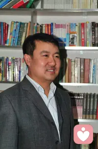 春
春风送暖万物苏，
芳草芳心相对出。
最是一年美时节，
好山好水好才姝。