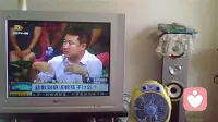 经验详情


有了尊重和认可做事才有动力

咨询次数：8 次

咨询费用：200 元

案例类别：青少年心理健康

运用的技术：认知疗法


— 案例简述 —
      三十岁的男性求助者，研究生毕业，工作了一年多，后被公司辞退，现在家里呆了七八年，没有找到正式的工作，偶尔的打几天工也坚持不住，现在的生活来源主要靠父母，也有时经常地向父母骗一些钱，说要搞些创业或者出去打工，但都是坚持不了几天又返回来了，钱也花没了工作也没找成。父母非常着急，经常的批评和指责他。他自己也没有什么办法，也想干就是坚持不住。

— 咨询经过 —
      一，我首先和孩子进行第一次摄入性会谈，我充分的运用了共情的咨询理念，充分的去理解他，关心他。委婉地询问他的心里话，考察他不能坚持工作的心理原因，慢慢的他打开了心扉，把他的困惑和恐惧完全的告诉了我。他现在是对自己被开除这件事还是不接纳，认为自己大学毕业了找到那样的工作，也没有什么太大错误就被开除了。现在有些不甘心，还想找那样的工作，可是怎么也找不到了，低级的工作又不认可，所以才坚持不住。
二，我用认知疗法，跟他一起去分析，现在工作的规则就是优胜劣汰。既然别人没被开除你被开除了就应该深刻的反思自己，有什么问题。他思考了许多，也和我探讨了许多，最后还是承认了自己的错误。
三，我采用阳性强化法，鼓励他从小事做起，从最简单的做起，从家务活做起，再一点一点的向外扩展。逐渐的帮助他重新建立自信。
四，我又给父母做的几次辅导，把孩子的心理状况和孩子的恐惧都和父母深切的交谈。让父母从内心当中理解孩子的现状。不要去着急，不要再去指责抱怨和打击孩子了。并且采用接纳，等待，陪伴的方式，我们一起陪伴孩子成长。
五，定期的他把他的工作成绩向我汇报，我又不断地强化他，鼓励他。他可以做饭了，又可以买菜了，可以搞卫生了，不断不断的，他又可以和家长一起出去做一些木工工作。从3天坚持到5天，再坚持到10天。成功了，最后他终于的成功了，找到了自我，找到了生活的动力。

— 经验感想 —
      每个人无论是工作和生活，都希望获得价值感，都希望获得社会和权威人士的认同，许多逃避退缩的人都是在这方面没有建立好，缺乏行动的动力，所以我们做心理治疗工作者，一定要抓住这个节点，不仅要委婉的指出他问题，更重要的是陪伴他，鼓励他认同他。帮助他抚平配图