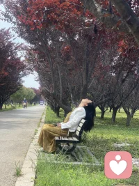 人生就像蒲公英，看似自由，却身不由己。
既然躲不掉拦不住，那就换一种态度生活，
接纳所有的不完美，看淡所有的不如意，
放下所有的不顺心，换一种心态，日子就清亮了。配图