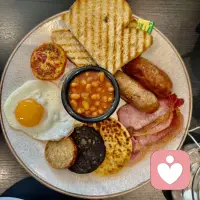 爱尔兰早餐打卡成功！黑布丁才是这盘的灵魂担当，焦香吐司配流心蛋，能量直接拉满✨配图