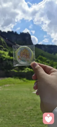 我们总在和“过去的自己”较劲，其实那些未完成的遗憾，早就在时光里悄悄翻篇了。真正的和解，是允许那个不完美的自己，也能在当下好好呼吸。配图