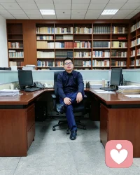 情侣相处，关键是好好说话、彼此体谅，遇到矛盾别冷战、不翻旧账，多用我觉得，我需要表达感受，少用指责的语气，多关注对方的情绪，忙时提前说一声，别让对方胡思乱想。
 
日常多一点小关心和肯定，及时夸奖、真诚道谢，感情会越来越稳。有分歧就好好沟通，不硬碰硬，学会各退一步，尊重彼此的空间，也珍惜在一起的时光，多陪伴、多倾听，少敷衍、少冷战，互相包容、彼此珍惜，才能长久舒服地走下去。配图
