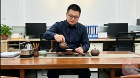 喜欢上一个男生，该如何勇敢且得体地追求对方？