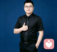 家庭和睦，从来不是没有矛盾，而是懂得好好处理矛盾。亲情最珍贵，也最脆弱，经不起无休止的争吵和消耗。处理家庭矛盾，归根结底是学会包容、懂得珍惜、善于沟通。少一份指责，多一份理解；少一份计较，多一份宽容；少一份冲动，多一份理性。以温柔之心对待家人，以包容之怀接纳差异，用理解化解隔阂，用陪伴温暖彼此，方能守住烟火人间的温情，让家庭始终成为治愈人生的港湾。配图