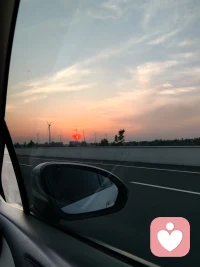 朝观日出，暮追夕阳，暮暮朝朝，倾诉衷肠。五一劳动节快乐 ！配图