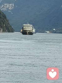 你的专属倾听师在线 ，她不会讲大道理 不打断 不评判 用温柔 和耐心陪伴你