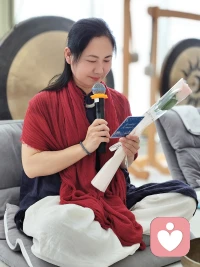 很多人终其一生，

甚至生生世世都在头脑里出不来。

虽然本体一直在，

但却从未与本体谋面。

活得跟真正的自己没有任何关系。配图